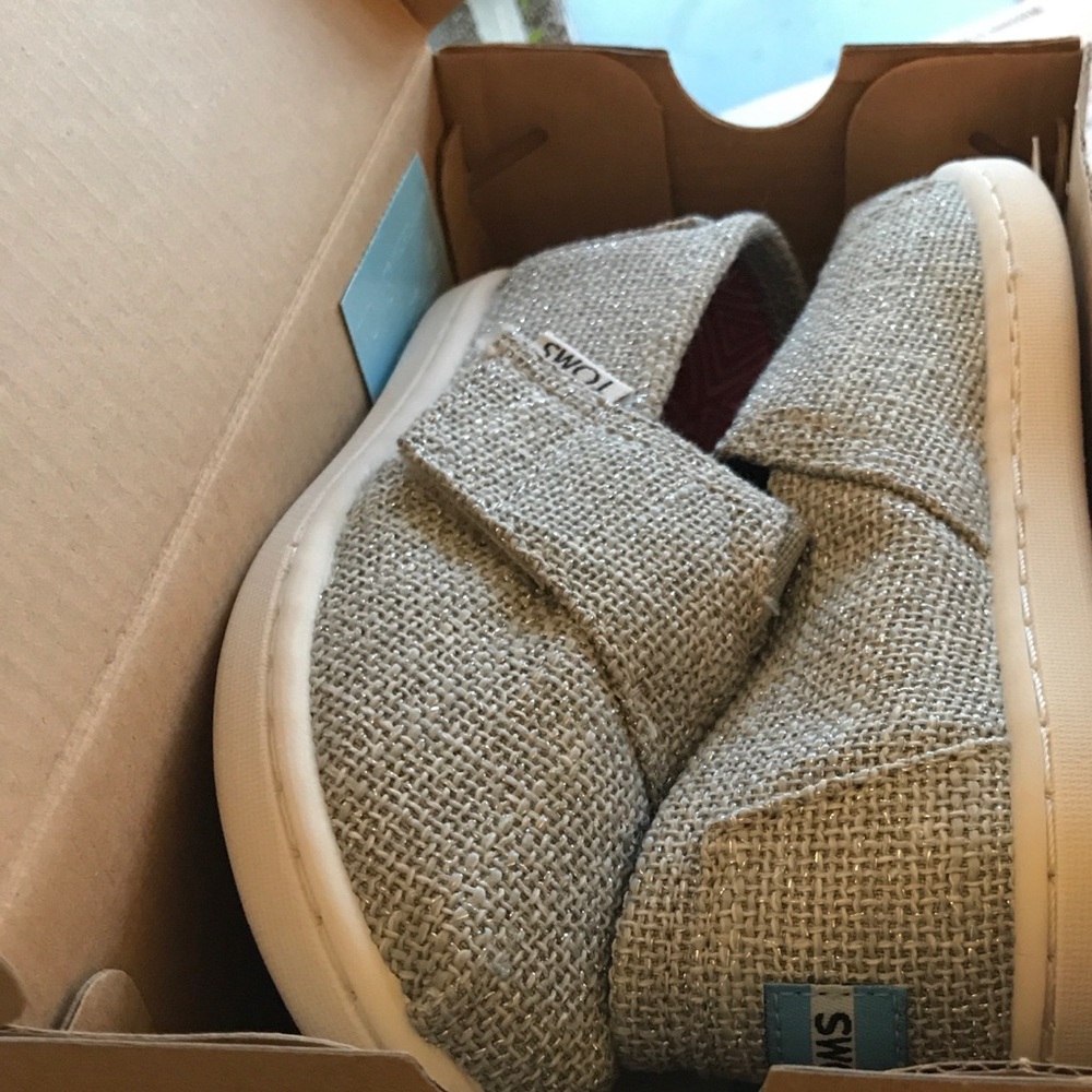 Toms little kids size 9 silver linen glimmer BNWT